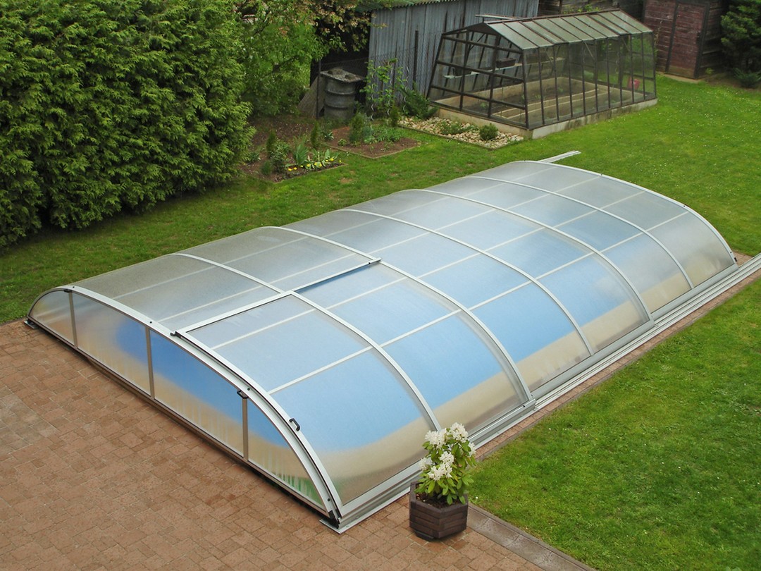 Abri de piscine économique en polycarbonate par Jardin Couvert