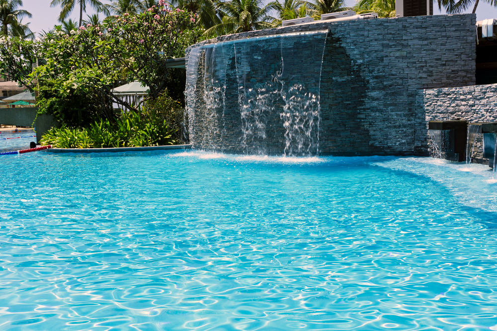 Aménager une cascade pour piscine